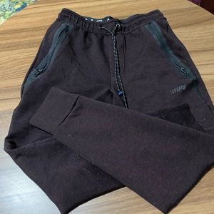 American Eagle boys Maroon joggers, size small